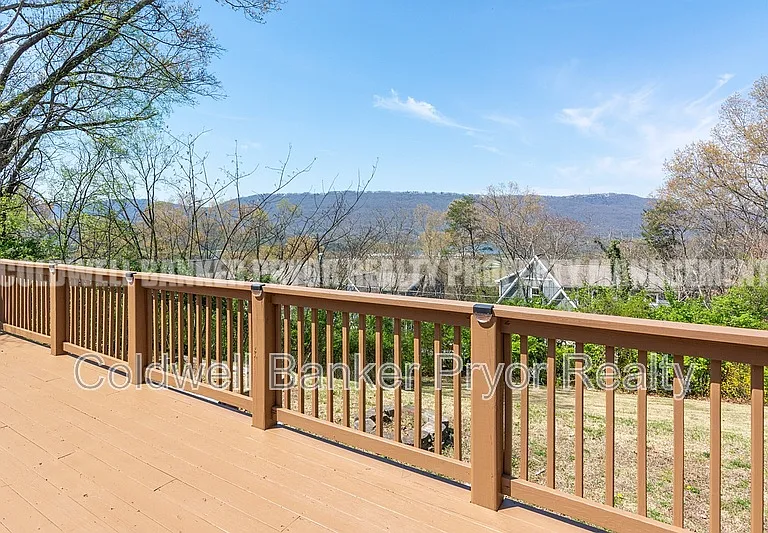 323 Walsh Rd — Photo 19