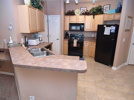 TR2C613-Fully-Equipped-Kitchen