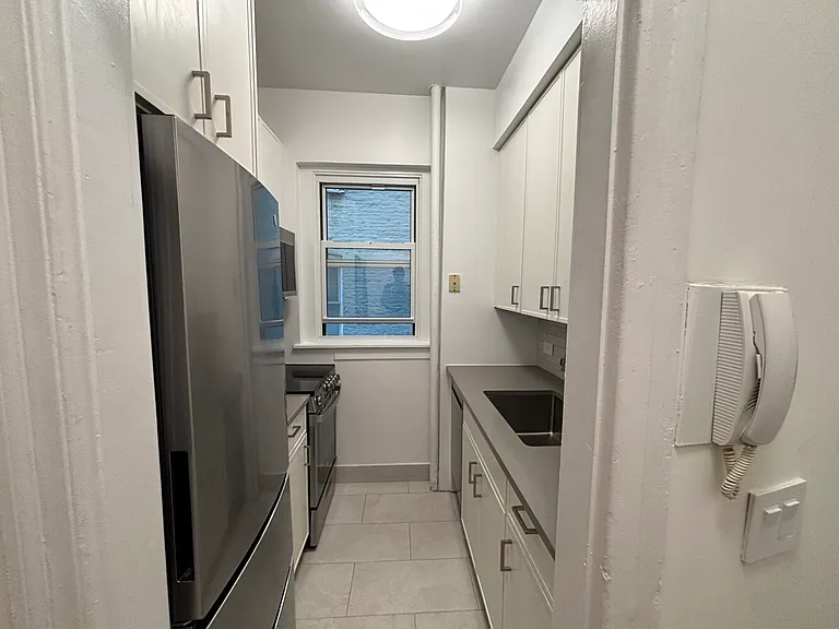 217 E 66th St #303 — Photo 3