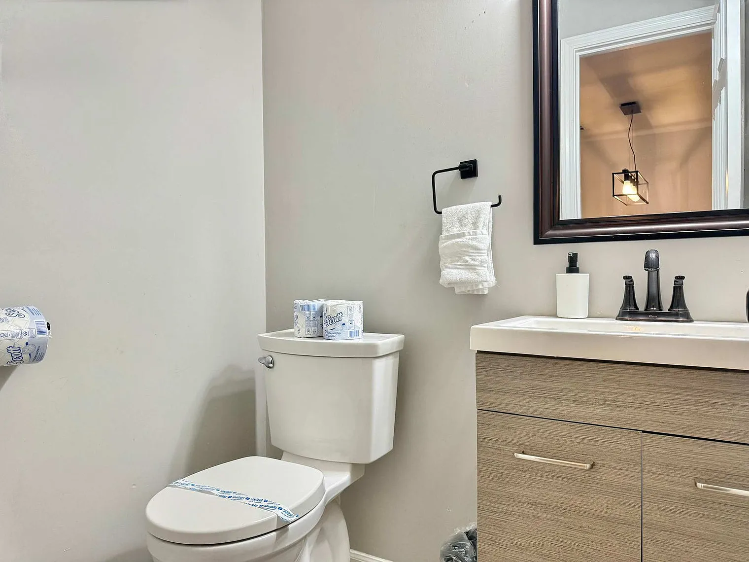 4 bed, 4.0 bath, 1194 sqft, $3,416 — Photo 4