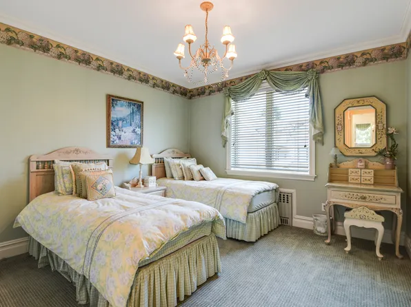 933 East 22nd Street image 17 of 22