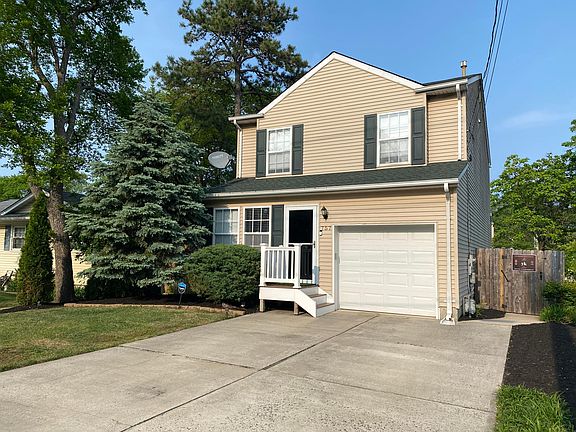 3rd image of 757 Coolidge Ave
