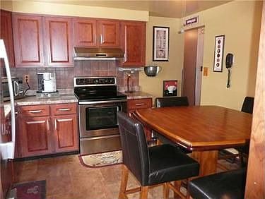 5th image of 213 Wessex Hills Dr