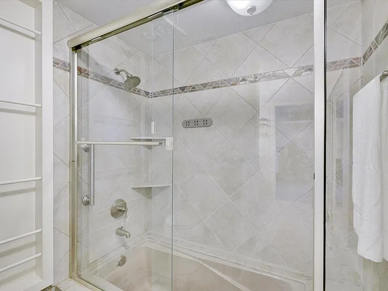 612 W Northgate Dr #612 — Photo 21