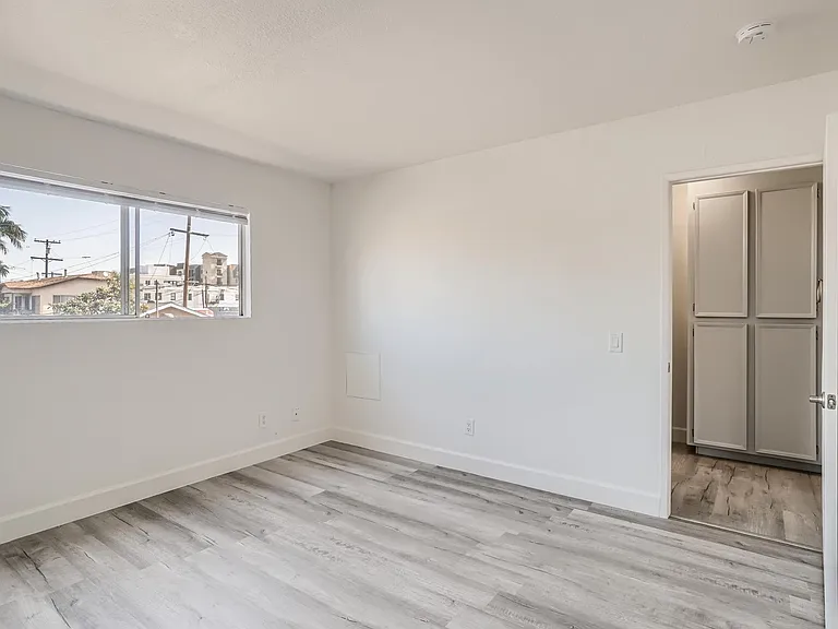 3825 Van Dyke Ave #6 — Photo 5