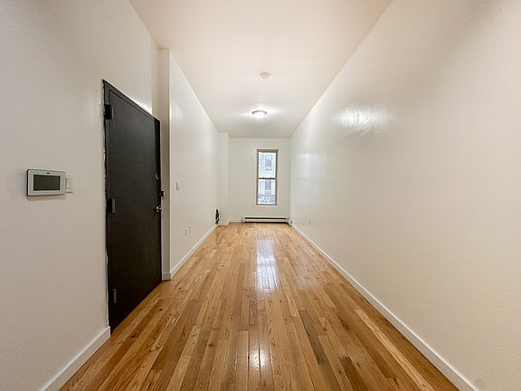 3rd image of 211 Wyckoff Ave APT 2R