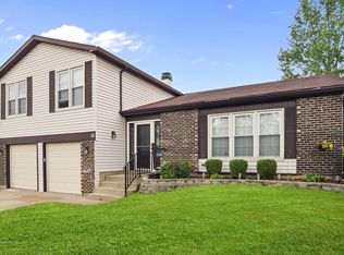 16 Blue Ridge Dr, Glendale Heights, IL 60139