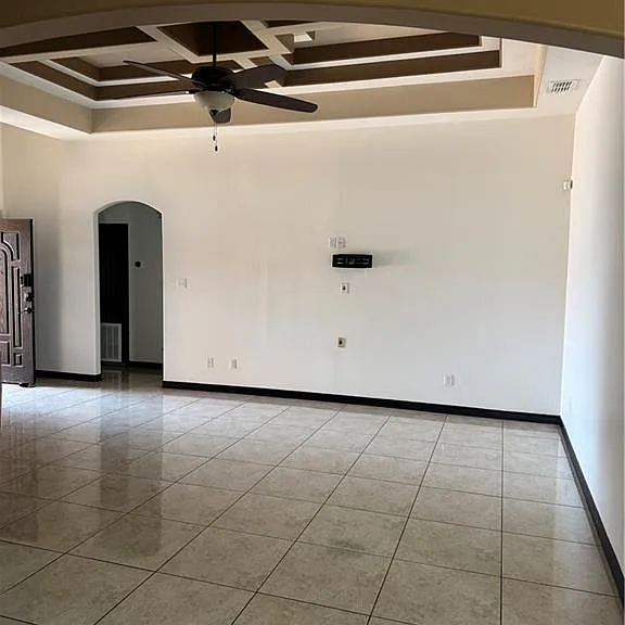 315 Figueroa — Photo 2