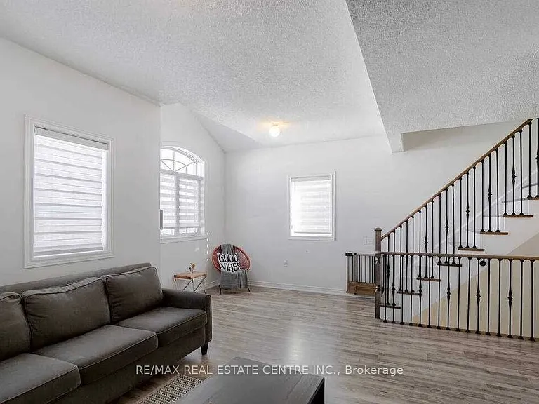 5 Blackberry Valley Cres #UPPER — Photo 9