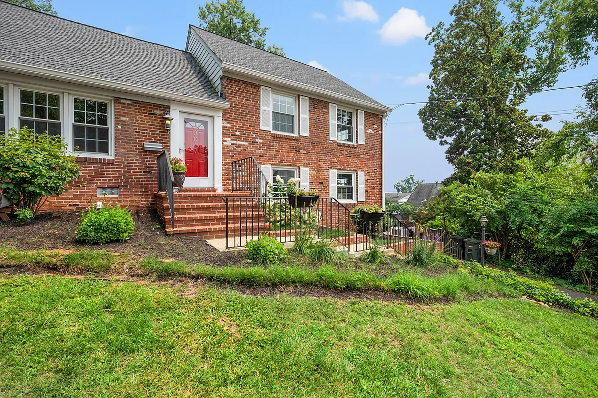 Building Photo - 3017 S Hill St