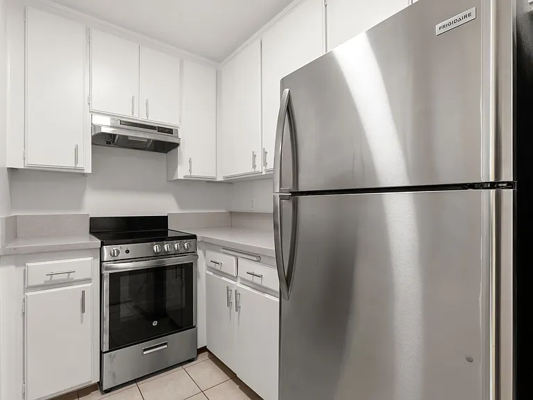 (AN/FE/YO:B) 4610 Natick Avenue — Photo 9