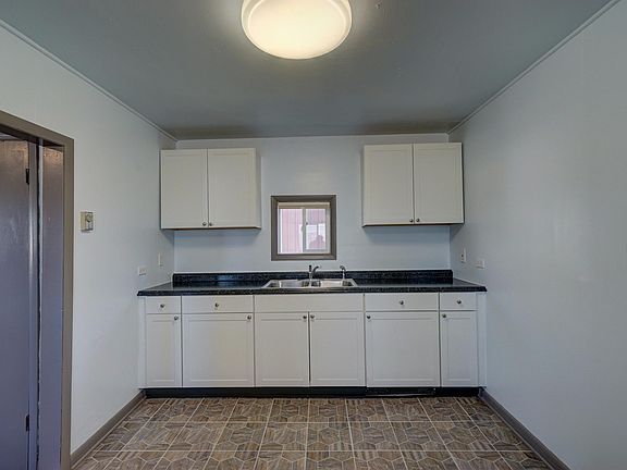 4th image of 1305 Poplar St