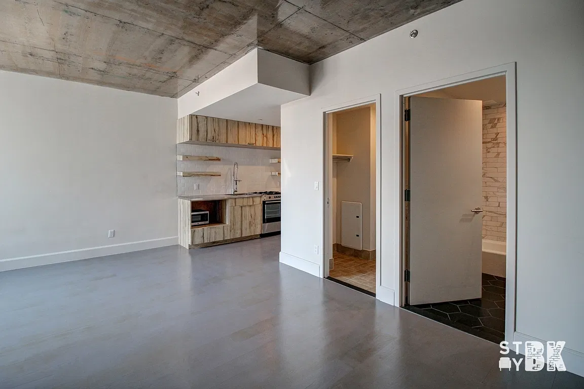 72 Box Street — Photo 2