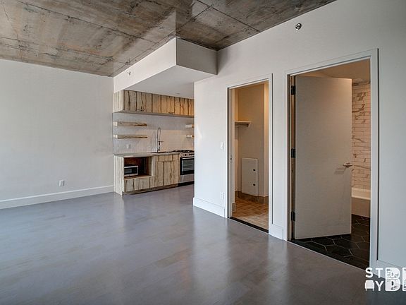 4th image of 72 Box St APT 2I