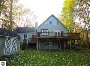 4012 Castle Dr, Lake Isabella, MI 48893