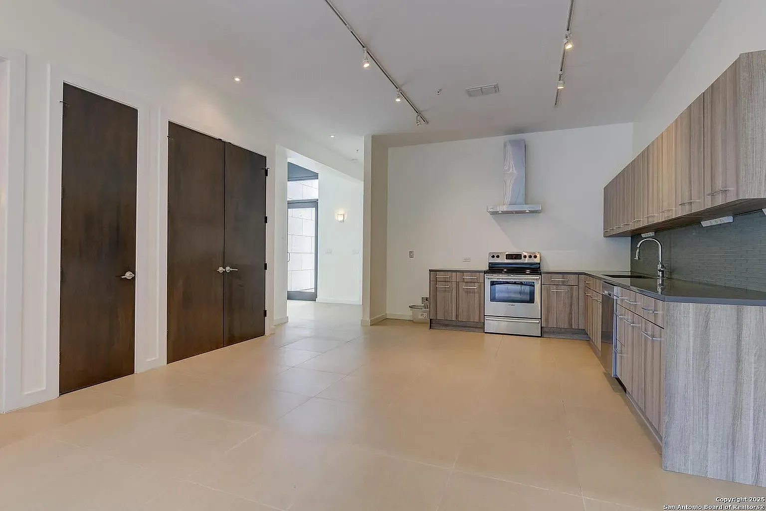 3 bed, 2385 sqft, $4,500 — Photo 1