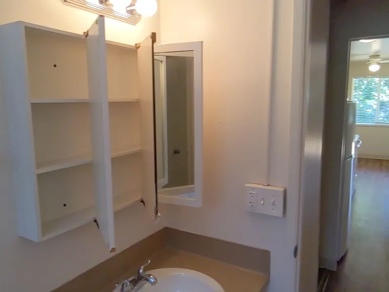 West Slope Apartments — Photo 32