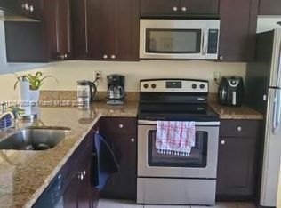 9560 W Heather Ln, Hollywood, FL 33025