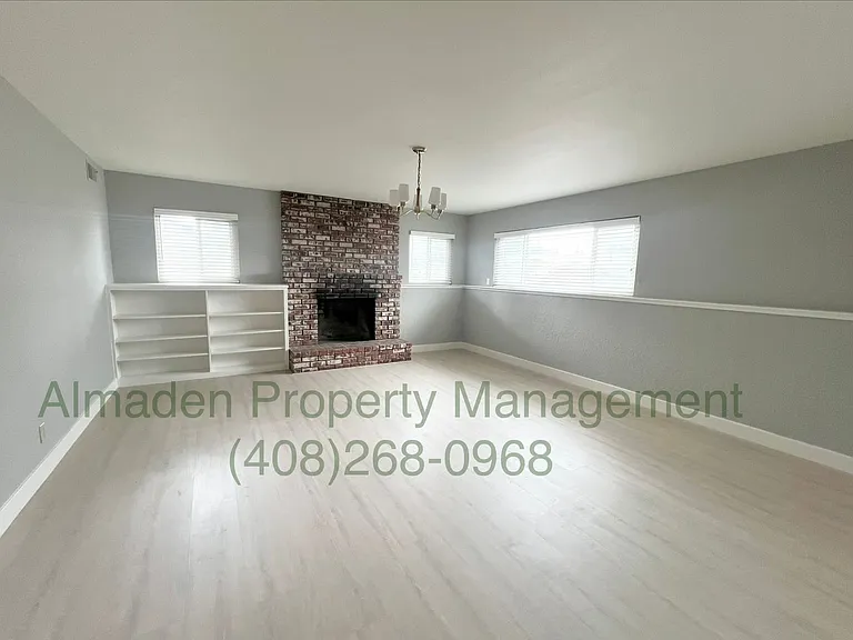 1096 Polk Ave — Photo 7