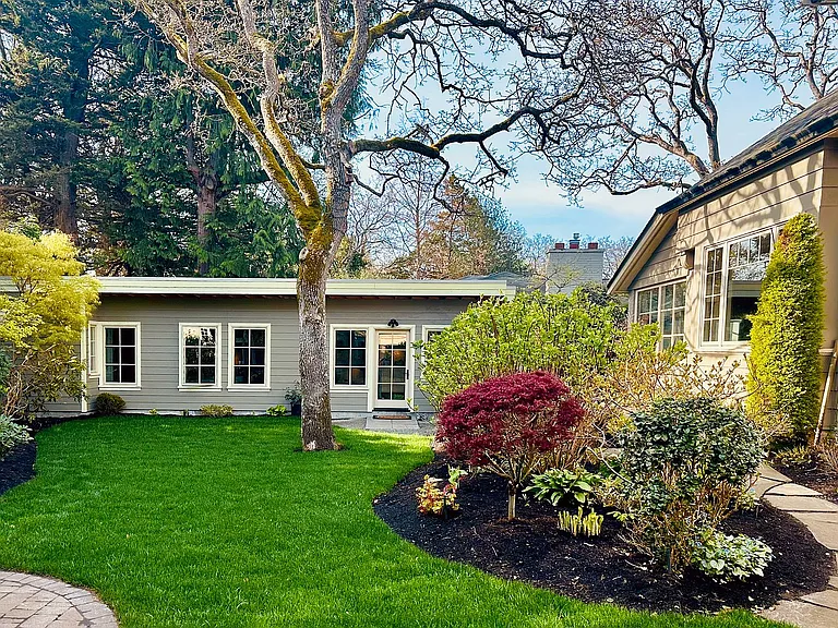 Detached garden suite
