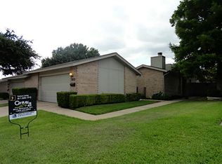 917 Shady Creek Ln, Bedford, TX 76021