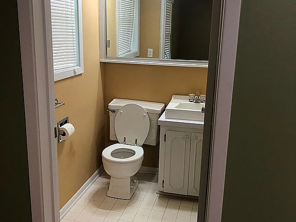 2nd image of 122 McGee Dr