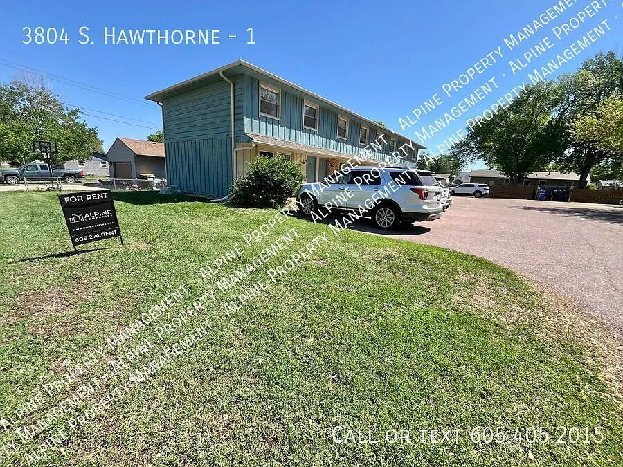4 Bedroom/1.5 Bath Townhome For Rent! — Photo 3