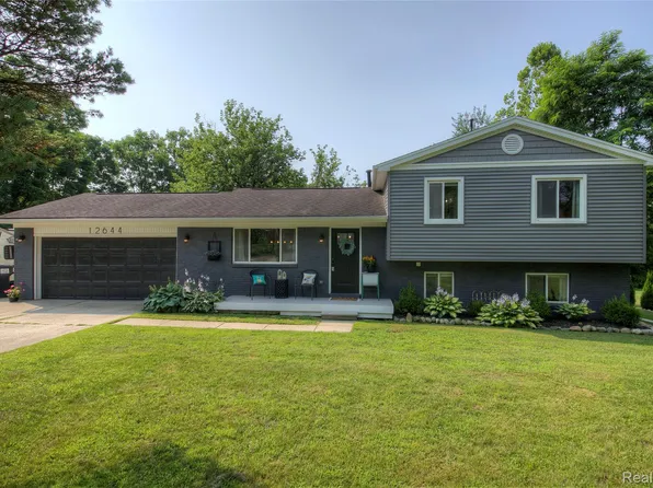 12644 Silver Lake Rd, Brighton, MI 48116