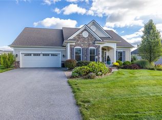 11 Coventry Rdg, Pittsford, NY 14534