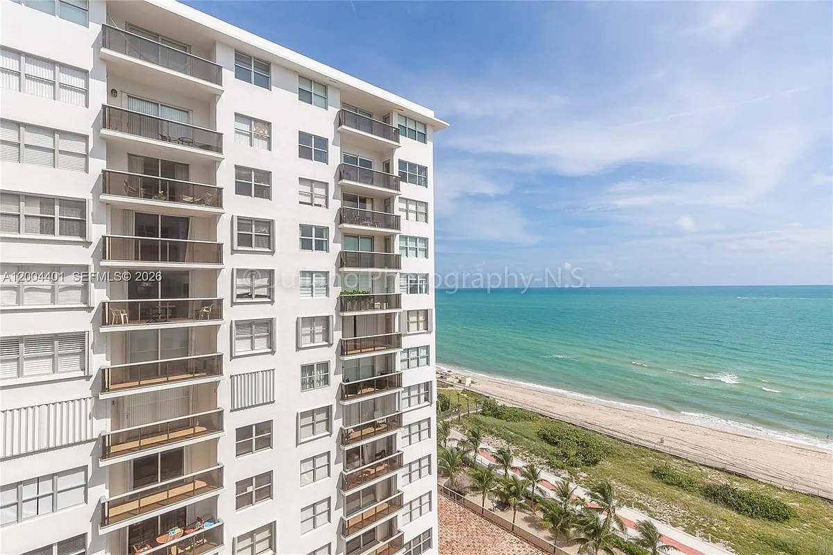 Building Photo - 6039 Collins Ave #1415