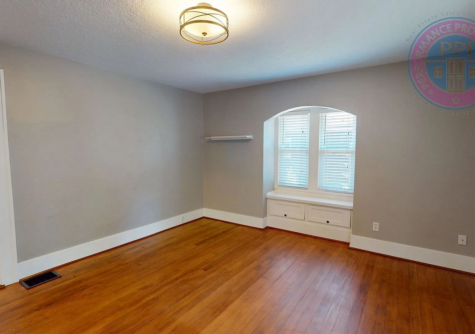 Desirable Kenton Bungalow, Newly Updated, RV Parking, Large Backyard, Raised Garden Beds, Pet Fri... — Photo 3