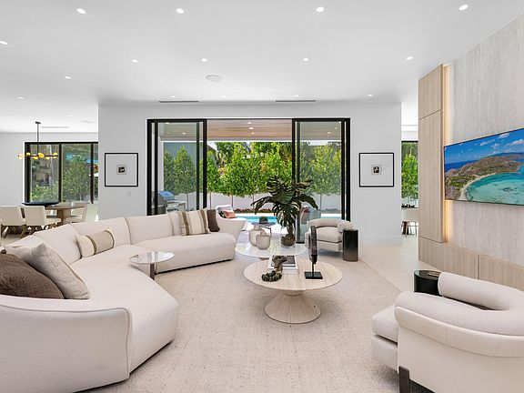 4th image of 1051 NE 2nd Terrace