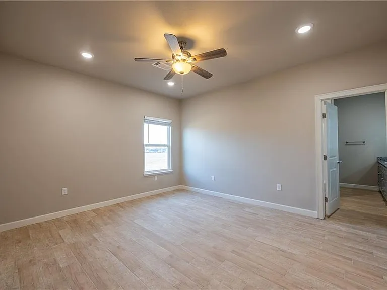 802 Valley Oaks Ln — Photo 9