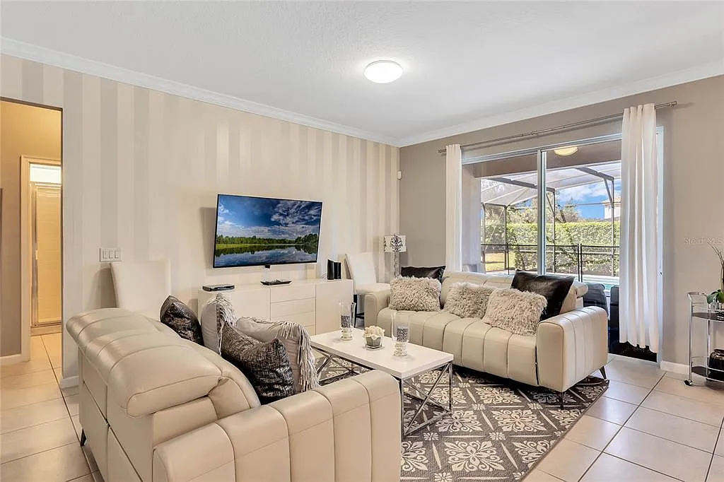 6 bed, 5.0 bath, 3149 sqft, $4,000 — Photo 4