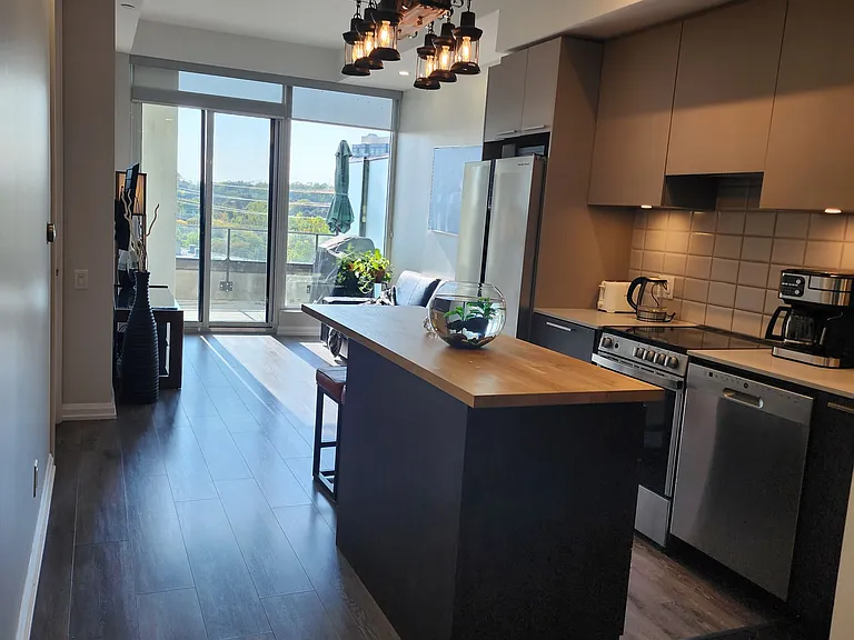 4208 Dundas St W #610 — Photo 4