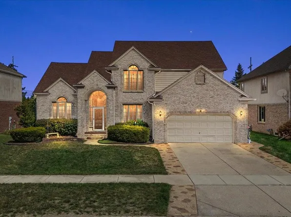 21559 Waverly Dr, Macomb, MI 48044