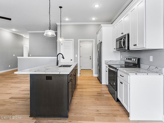5th image of 399 Williamsburg Dr