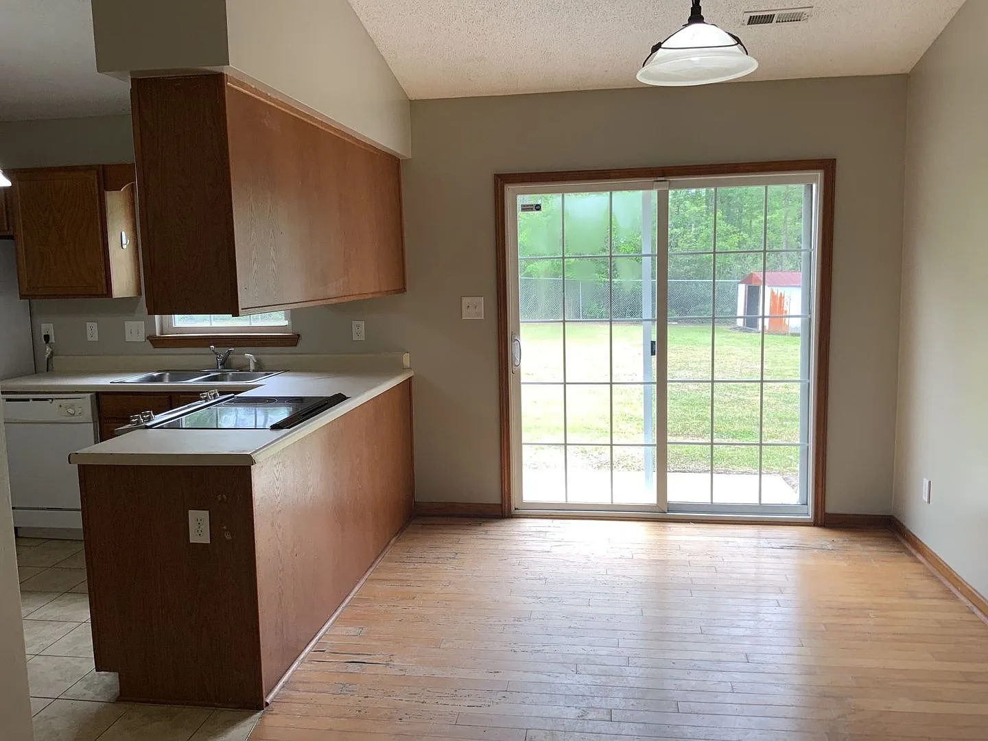 3 Bedroom 2 Bath Home Located Between MCAS New River and MCB Camp LeJeune — Photo 4
