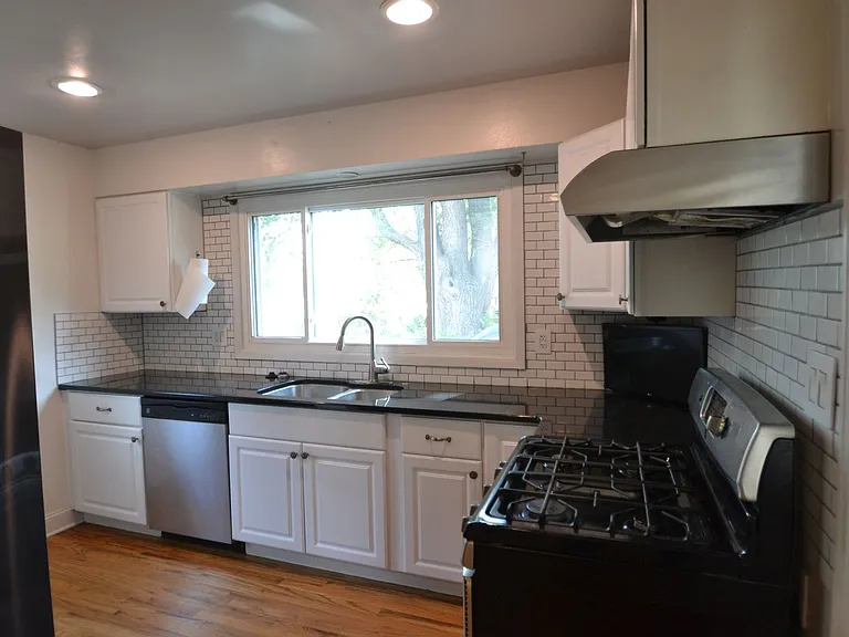 821 N Walnut St — Photo 15