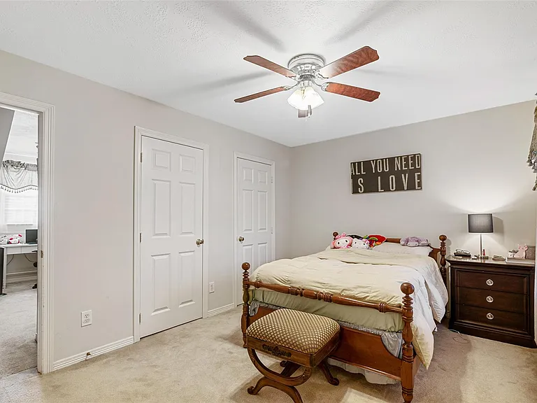 1014 Enclave Sq N — Photo 21