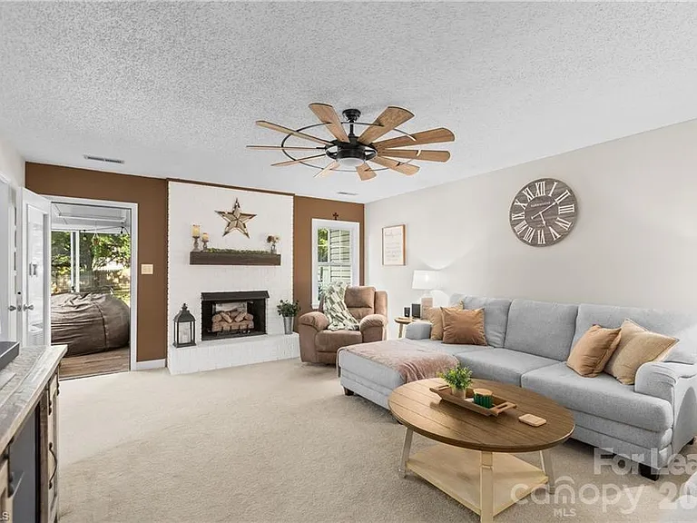 545 Adams Ct — Photo 13