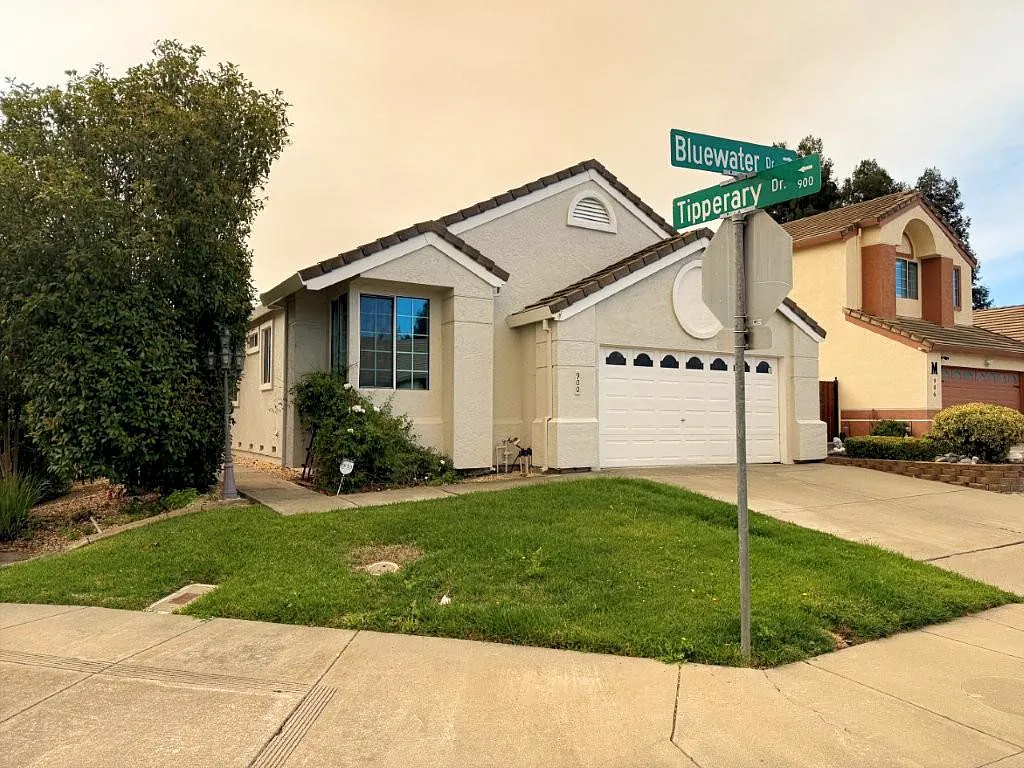 3 bed, 1312 sqft, $2,995 — Photo 3