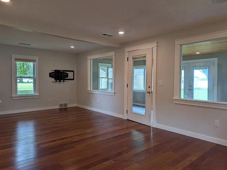 1575 W Butte Des Morts Beach Rd — Photo 8