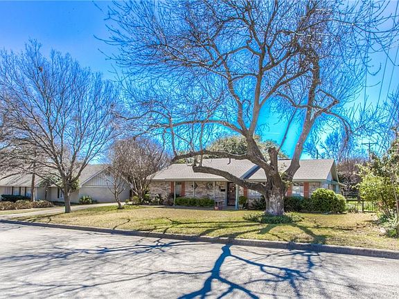 2nd image of 4613 Barwick Dr
