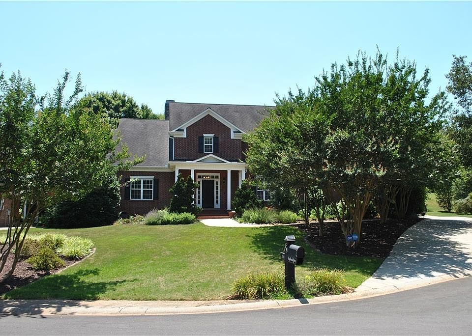 1st image of 211 Knollwood Dr