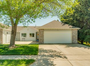 215 Aspen Ave, Bismarck, ND 58503