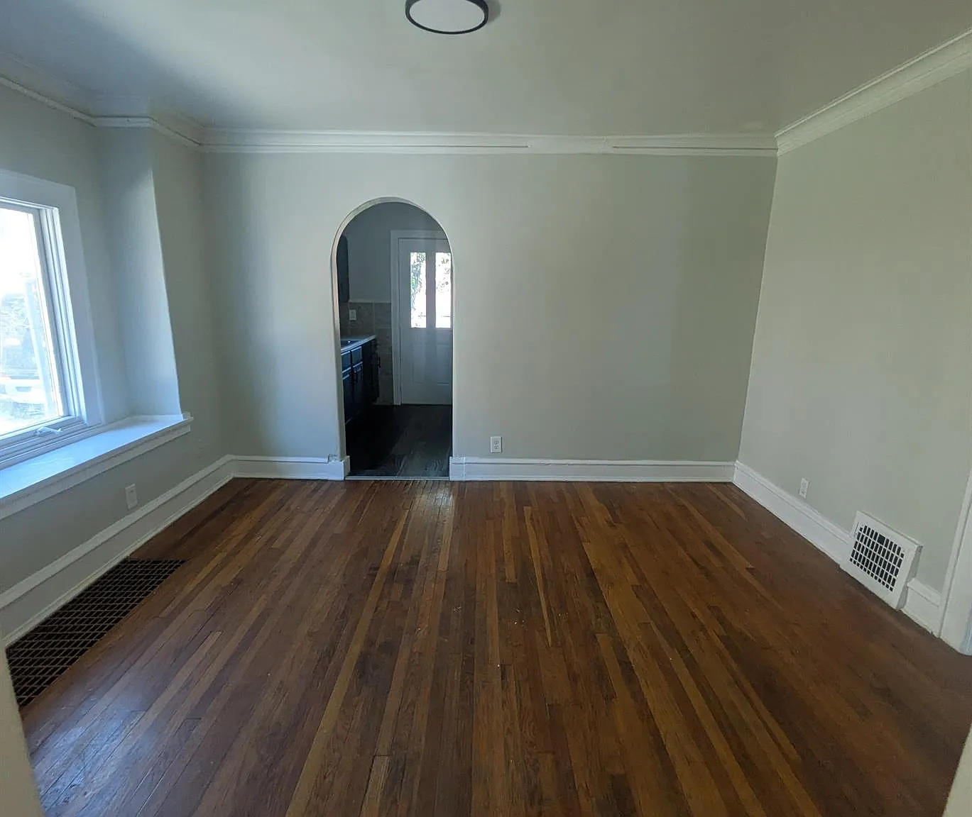 2 bed, 744 sqft, $1,395 — Photo 2
