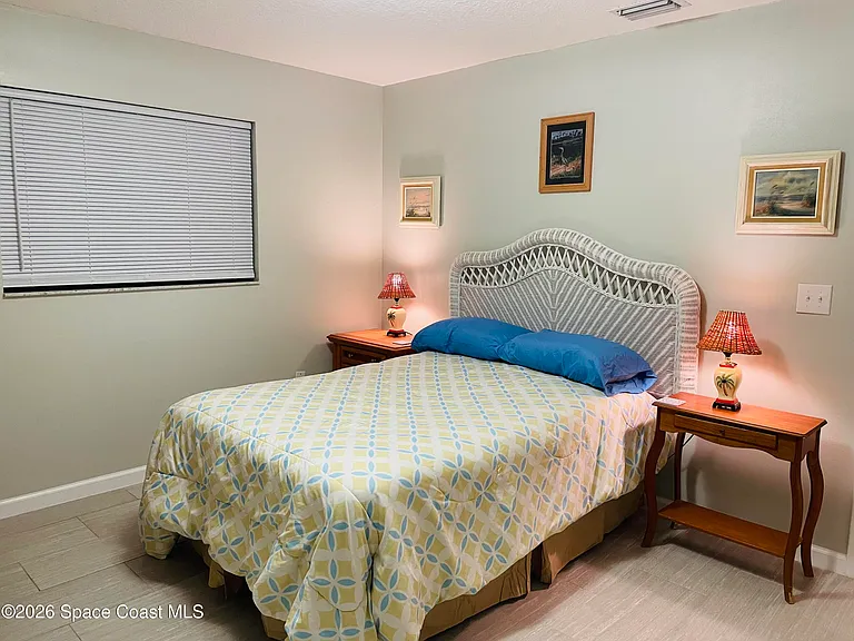 159 Queens Ct — Photo 9