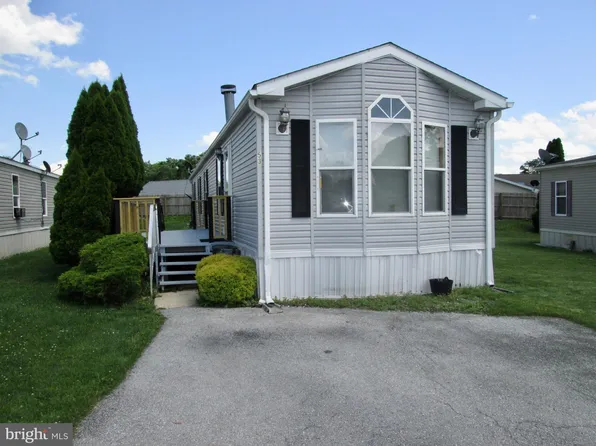 500 Houtztown Rd Trailer 53, Myerstown, PA 17067