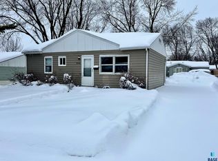 3308 E 24th St, Sioux Falls, SD 57103
